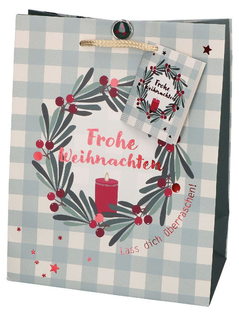 Butzon & Bercker Überraschungspaket Geschenktüte Frohe Weihnachten 23 x 18 x 10 cm - farbig bedruckt mit Folienprägung, Tragekordel und Stern-Brad Verschluss, liebevoll zusammengestellt