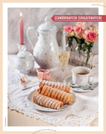 Bäuerinnen backen traditionelles Festgebäck