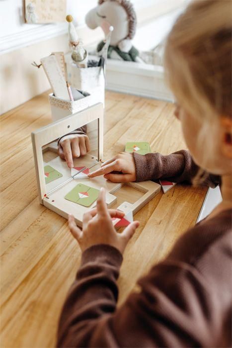 Symmetriespiel mit Spiegel "Educate"