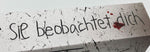 Sie beobachtet dich