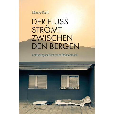 Der Fluss strömt zwischen den Bergen