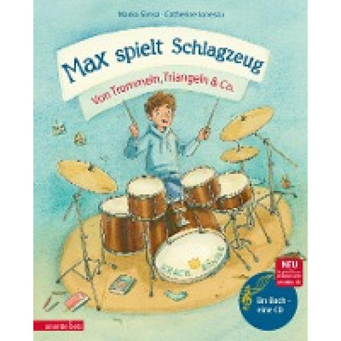 Max spielt Schlagzeug